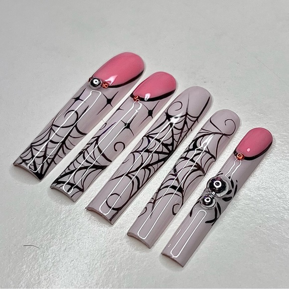 ANTIQUE WEBS 🕸️ ♡ press on nails ♡ - Picture 3 of 7
